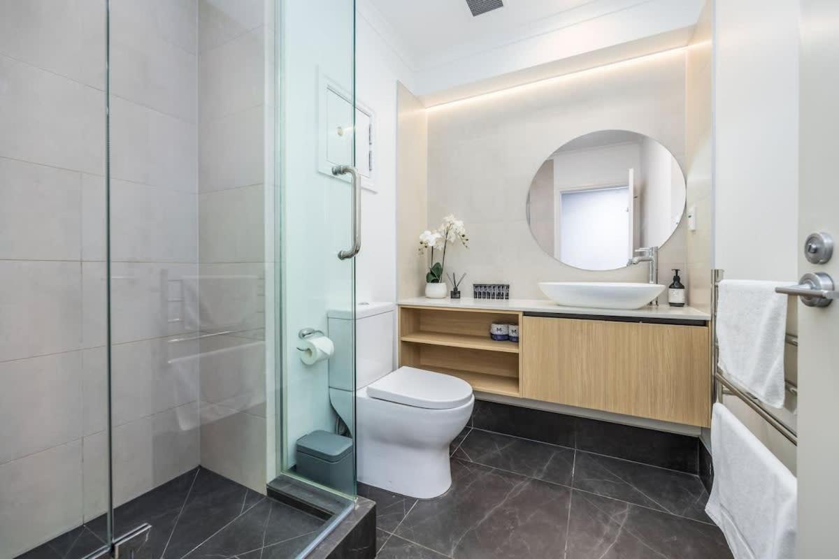 Highrise Studio Apartment W/ Ac, Pool & Gym In Auckland Cbd Bagian luar foto